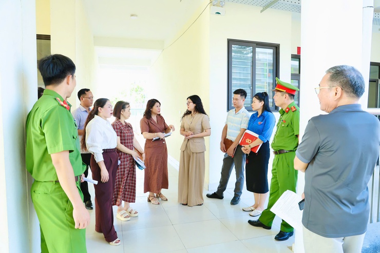 Ban Chỉ đạo Kỳ thi tốt nghiệp THPT xã Phú Nghĩa năm 2026 kiểm tra công tác chuẩn bị tại Điểm thi Trường THCS Trung Hòa- Ảnh 13.