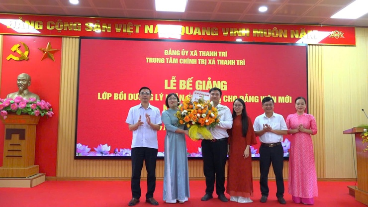 Quần chúng ưu tú hoàn thành lớp bồi dưỡng nhận thức về Đảng khóa II năm 2026- Ảnh 1.