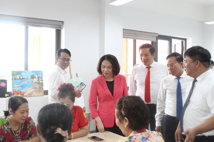 Khai trương mô hình chăm sóc sức khỏe ban ngày cho người cao tuổi- Ảnh 3.