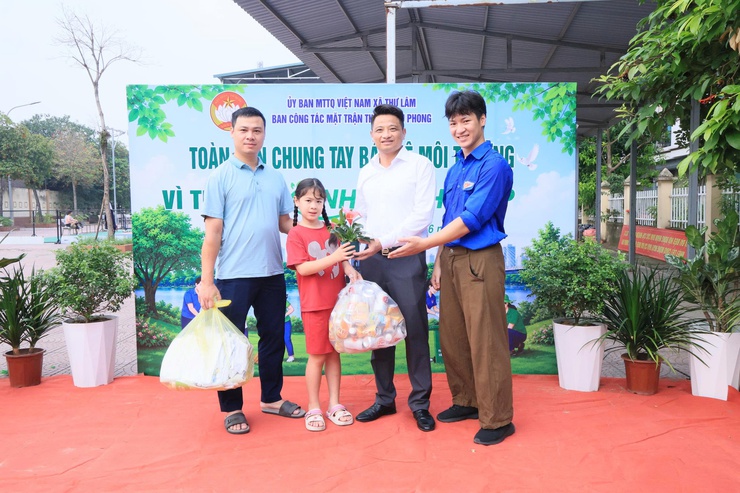 UB MTTQ Việt Nam xã Thư Lâm tổ chức Lễ ra quân phát động Phong trào Toàn dân chung tay bảo vệ môi trường, vì Thủ đô xanh sạch đẹp với chủ đề “ Chung tay hành động vì không khí sạch và giao thông xanh”- Ảnh 9.