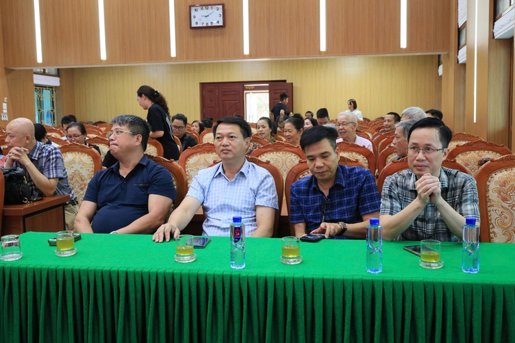 XÃ THƯ LÂM TRAO GIẤY CHỨNG NHẬN QUYỀN SỬ DỤNG ĐẤT CHO 48 HỘ DÂN PHƯỜNG BỒ ĐỀ ĐƯỢC GIAO ĐẤT TÁI ĐỊNH CƯ TẠI THÔN THIẾT ÚNG, THỰC HIỆN GIẢI PHÓNG MẶT BẰNG DỰ ÁN CẦU TỨ LIÊN- Ảnh 9.