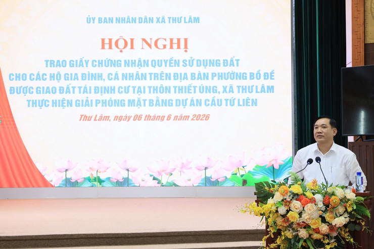 XÃ THƯ LÂM TRAO GIẤY CHỨNG NHẬN QUYỀN SỬ DỤNG ĐẤT CHO 48 HỘ DÂN PHƯỜNG BỒ ĐỀ ĐƯỢC GIAO ĐẤT TÁI ĐỊNH CƯ TẠI THÔN THIẾT ÚNG, THỰC HIỆN GIẢI PHÓNG MẶT BẰNG DỰ ÁN CẦU TỨ LIÊN- Ảnh 13.