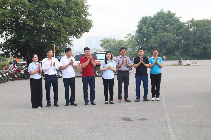 Phường Thanh Liệt ra quân hưởng ứng phong trào “Toàn dân chung tay bảo vệ môi trường, vì Thủ đô xanh - sạch - đẹp”- Ảnh 1.
