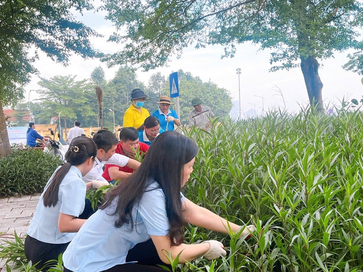 Phường Thanh Liệt ra quân hưởng ứng phong trào “Toàn dân chung tay bảo vệ môi trường, vì Thủ đô xanh - sạch - đẹp”- Ảnh 6.