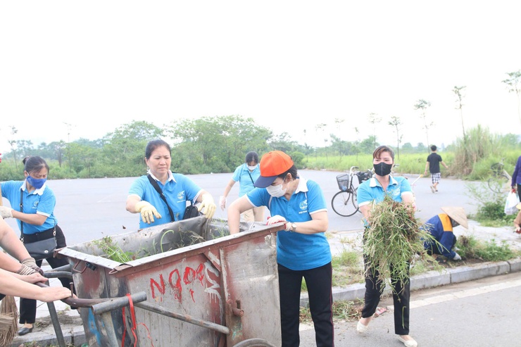 Phường Thanh Liệt ra quân hưởng ứng phong trào “Toàn dân chung tay bảo vệ môi trường, vì Thủ đô xanh - sạch - đẹp”- Ảnh 12.