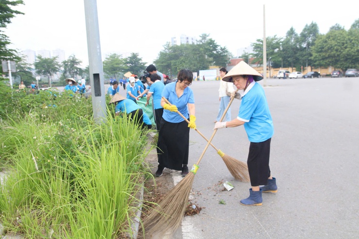Phường Thanh Liệt ra quân hưởng ứng phong trào “Toàn dân chung tay bảo vệ môi trường, vì Thủ đô xanh - sạch - đẹp”- Ảnh 15.