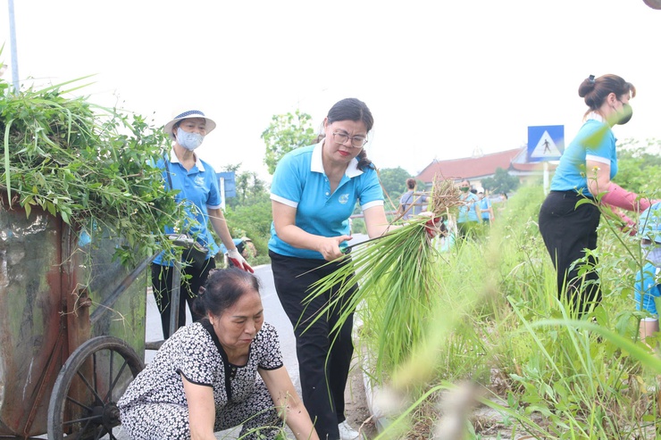 Phường Thanh Liệt ra quân hưởng ứng phong trào “Toàn dân chung tay bảo vệ môi trường, vì Thủ đô xanh - sạch - đẹp”- Ảnh 10.