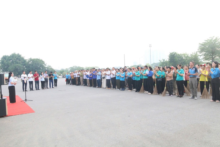 Phường Thanh Liệt ra quân hưởng ứng phong trào “Toàn dân chung tay bảo vệ môi trường, vì Thủ đô xanh - sạch - đẹp”- Ảnh 2.
