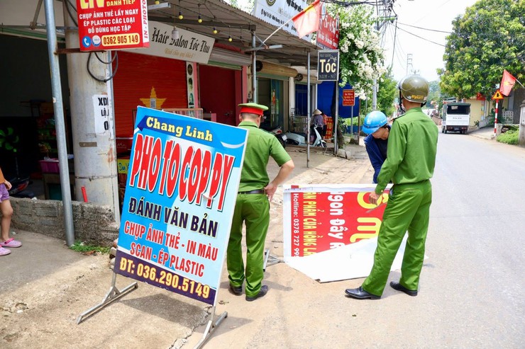 XÃ BA VÌ, TP HÀ NỘI: RA QUÂN XỬ LÝ VI PHẠM TRẬT TỰ AN TOÀN GIAO THÔNG, TRẬT TỰ ĐÔ THỊ- Ảnh 1.