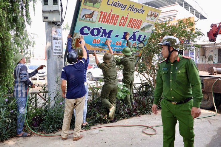 XÃ BA VÌ, TP HÀ NỘI: RA QUÂN XỬ LÝ VI PHẠM TRẬT TỰ AN TOÀN GIAO THÔNG, TRẬT TỰ ĐÔ THỊ- Ảnh 3.