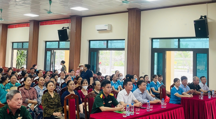 Xã Vĩnh Thanh ra quân hưởng ứng phong trào "Toàn dân chung tay bảo vệ môi trường vì Thủ đô xanh - sạch - đẹp"- Ảnh 2.