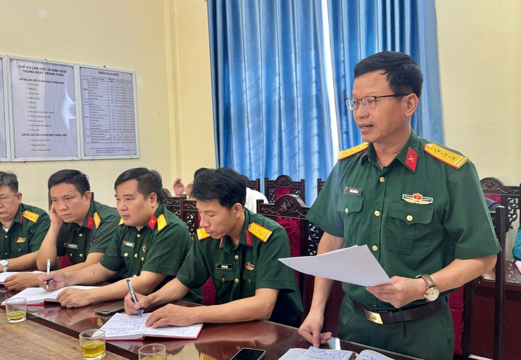 Đồng chí Nguyễn Thanh Bình - Bí thư Đảng uỷ, Chủ tịch HĐND xã chủ trì Hội nghị ra Nghị quyết lãnh đạo thực hiện nhiệm vụ tháng 6 năm 2026 của Chi bộ Quân sự xã- Ảnh 2.