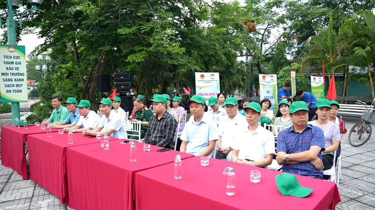 Lễ ra quân hưởng ứng phong trào thi đua “Toàn dân chung tay bảo vệ môi trường, vì Thủ đô xanh - sạch - đẹp” năm 2026- Ảnh 2.