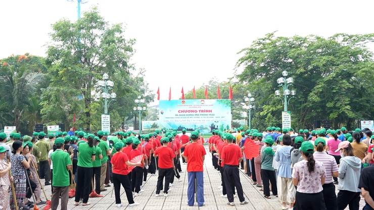 Lễ ra quân hưởng ứng phong trào thi đua “Toàn dân chung tay bảo vệ môi trường, vì Thủ đô xanh - sạch - đẹp” năm 2026- Ảnh 1.