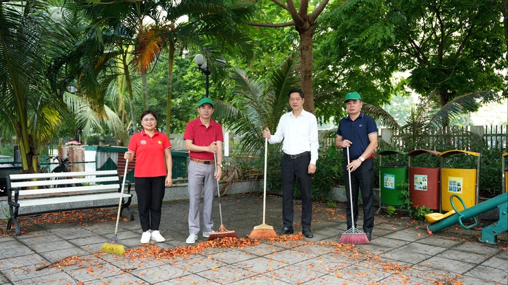 Lễ ra quân hưởng ứng phong trào thi đua “Toàn dân chung tay bảo vệ môi trường, vì Thủ đô xanh - sạch - đẹp” năm 2026- Ảnh 15.