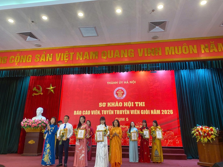 Báo cáo viên xã Vĩnh Thanh đạt Giải Ba tại sơ khảo Hội thi Báo cáo viên, Tuyên truyền viên giỏi thành phố Hà Nội năm 2026, Cụm thi số 5- Ảnh 4.