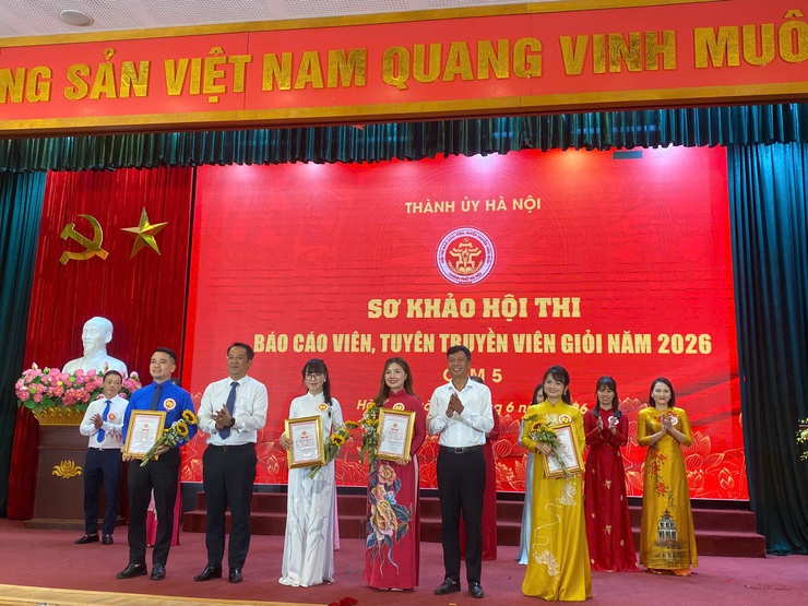 Báo cáo viên xã Vĩnh Thanh đạt Giải Ba tại sơ khảo Hội thi Báo cáo viên, Tuyên truyền viên giỏi thành phố Hà Nội năm 2026, Cụm thi số 5- Ảnh 3.