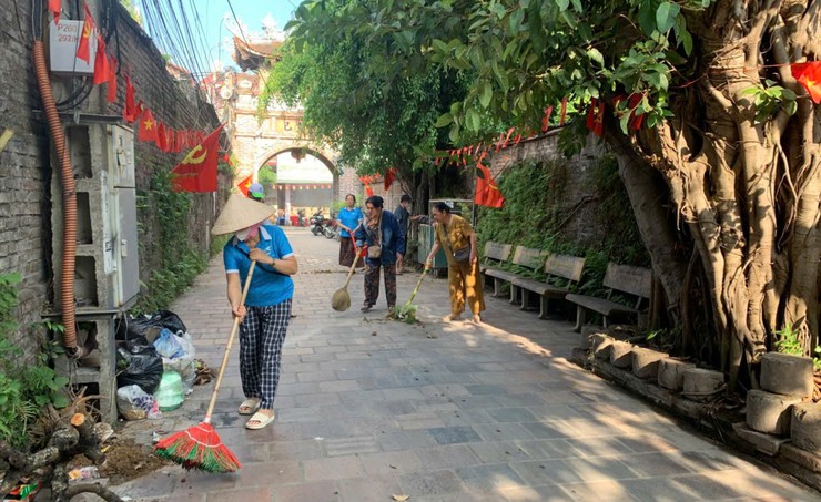 Xã Bát Tràng ra quân hưởng ứng phong trào thi đua "Toàn dân chung tay bảo vệ môi trường vì Thủ đô Xanh - Sạch - Đẹp"- Ảnh 5.