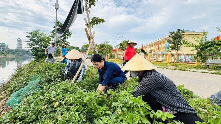MTTQ XÃ VÂN ĐÌNH RA QUÂN HƯỞNG ỨNG PHONG TRÀO “TOÀN DÂN CHUNG TAY BẢO VỆ MÔI TRƯỜNG, VÌ THỦ ĐÔ XANH - SẠCH - ĐẸP”- Ảnh 4.