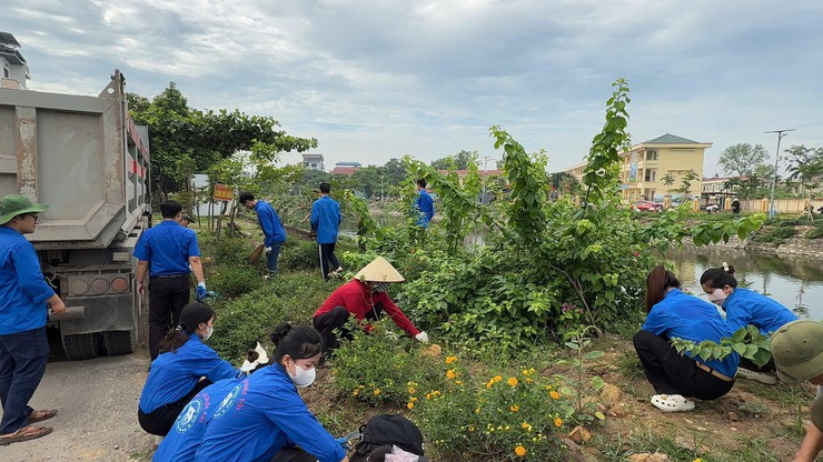 MTTQ XÃ VÂN ĐÌNH RA QUÂN HƯỞNG ỨNG PHONG TRÀO “TOÀN DÂN CHUNG TAY BẢO VỆ MÔI TRƯỜNG, VÌ THỦ ĐÔ XANH - SẠCH - ĐẸP”- Ảnh 6.