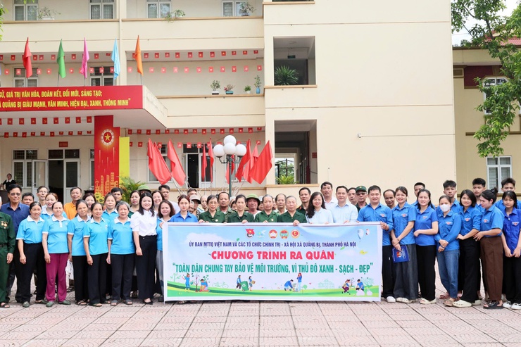 Ủy ban MTTQ Việt Nam xã Quảng Bị: Ra quân hưởng ứng phong trào “Toàn dân chung tay bảo vệ môi trường vì Thủ đô xanh – sạch – đẹp”- Ảnh 5.