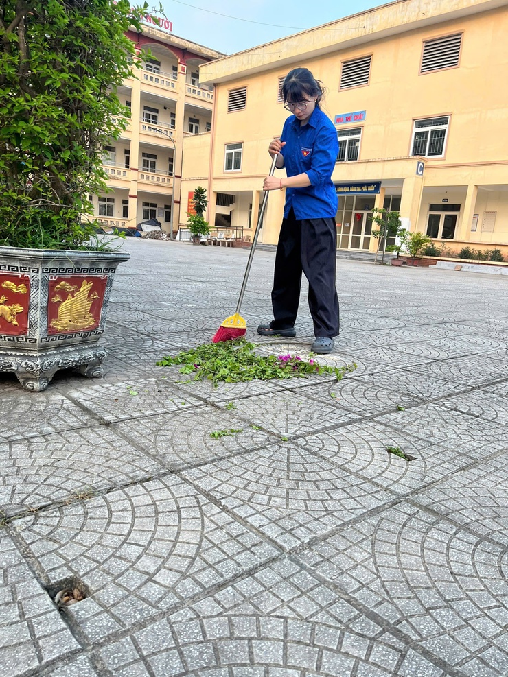 MẶT TRẬN TỔ QUỐC VÀ CÁC TỔ CHỨC CHÍNH TRỊ - XÃ HỘI XÃ THANH TRÌ RA QUÂN HƯỞNG ỨNG PHONG TRÀO “TOÀN DÂN CHUNG TAY BẢO VỆ MÔI TRƯỜNG, VĂN MINH ĐÔ THỊ, VÌ THỦ ĐÔ XANH - SẠCH - ĐẸP”- Ảnh 9.