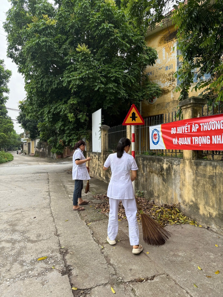 MẶT TRẬN TỔ QUỐC VÀ CÁC TỔ CHỨC CHÍNH TRỊ - XÃ HỘI XÃ THANH TRÌ RA QUÂN HƯỞNG ỨNG PHONG TRÀO “TOÀN DÂN CHUNG TAY BẢO VỆ MÔI TRƯỜNG, VĂN MINH ĐÔ THỊ, VÌ THỦ ĐÔ XANH - SẠCH - ĐẸP”- Ảnh 14.
