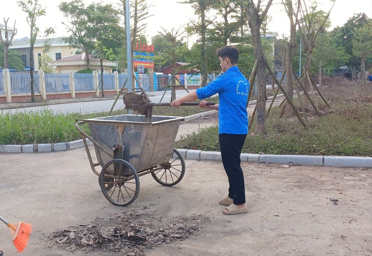 MẶT TRẬN TỔ QUỐC VÀ CÁC TỔ CHỨC CHÍNH TRỊ - XÃ HỘI XÃ THANH TRÌ RA QUÂN HƯỞNG ỨNG PHONG TRÀO “TOÀN DÂN CHUNG TAY BẢO VỆ MÔI TRƯỜNG, VĂN MINH ĐÔ THỊ, VÌ THỦ ĐÔ XANH - SẠCH - ĐẸP”- Ảnh 19.