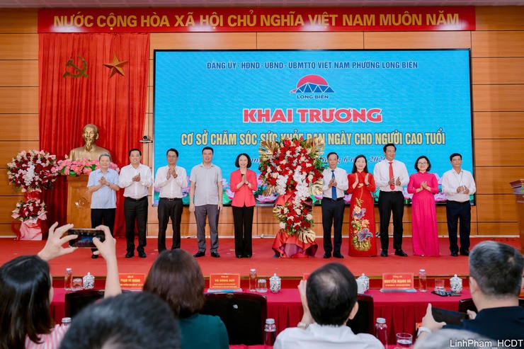 Hà Nội triển khai thí điểm mô hình chăm sóc sức khỏe ban ngày cho người cao tuổi tại phường Long Biên- Ảnh 3.