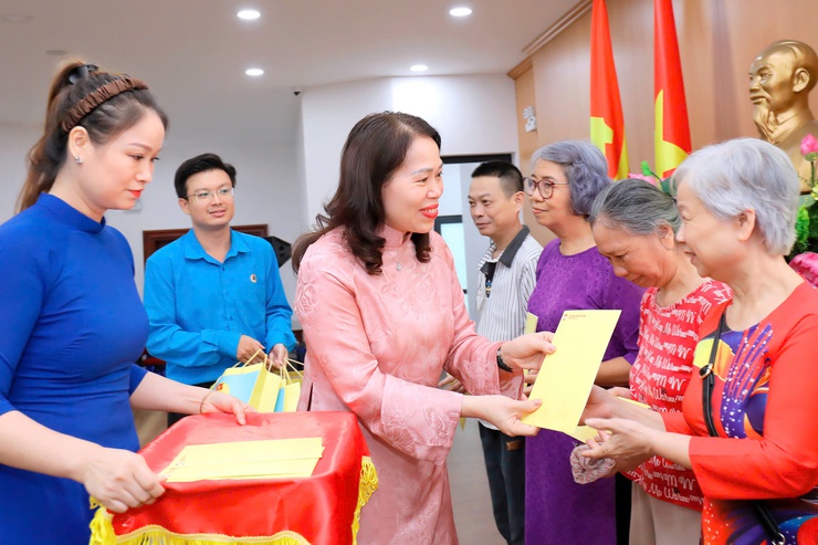 HỘI NGƯỜI CAO TUỔI PHƯỜNG CẦU GIẤY TỔ CHỨC LỄ KỶ NIỆM 85 NĂM NGÀY TRUYỀN THỐNG NGƯỜI CAO TUỔI VIỆT NAM VÀ PHÁT ĐỘNG PHONG TRÀO THI ĐUA THAM GIA XÂY DỰNG HỆ THỐNG CHÍNH TRỊ Ở CƠ SỞ- Ảnh 3.