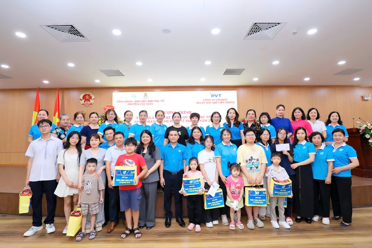 HỘI LIÊN HIỆP PHỤ NỮ - CÔNG ĐOÀN PHƯỜNG PHỐI HỢP TỔ CHỨC CHƯƠNG TRÌNH TẶNG QUÀ CHO TRẺ EM CÓ HOÀN CẢNH KHÓ KHĂN VÀ BIỂU DƯƠNG HỌC SINH TIÊU BIỂU NHÂN THÁNG HÀNH ĐỘNG VÌ TRẺ EM NĂM 2026- Ảnh 6.