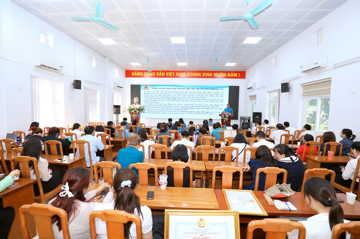 CÔNG ĐOÀN PHƯỜNG CẦU GIẤY TỔ CHỨC HỘI NGHỊ TẬP HUẤN NGHIỆP VỤ ĐỐI THOẠI, THƯƠNG LƯỢNG VÀ KÝ KẾT THỎA ƯỚC LAO ĐỘNG TẬP THỂ- Ảnh 1.