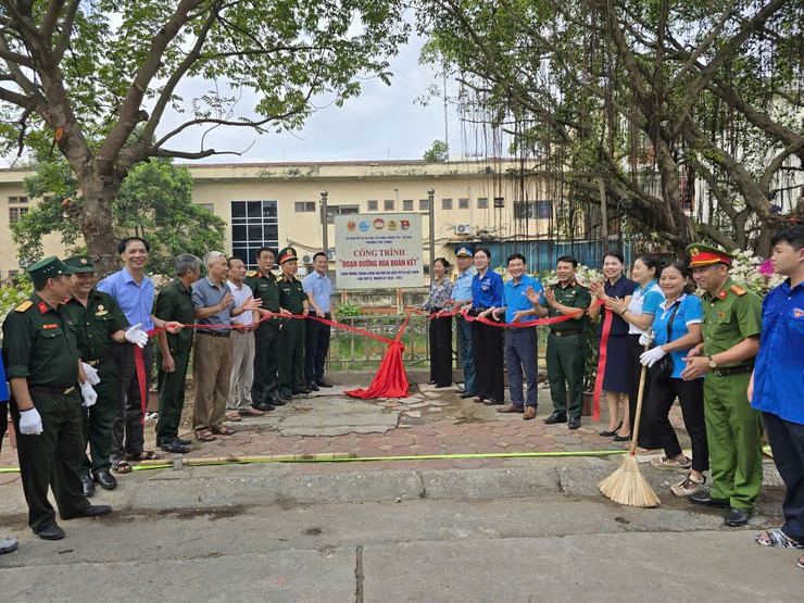 Phường Phú Lương tổ chức ra quân tổng vệ sinh môi trường hưởng ứng Ngày Môi trường Thế giới 5/6- Ảnh 7.