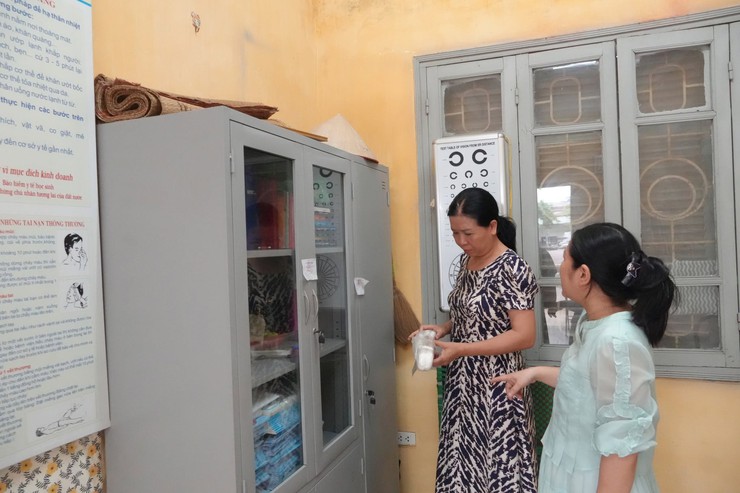 Lãnh đạo phường Phú Diễn kiểm tra điều kiện cơ sở vật chất tổ chức Kỳ thi tốt nghiệp THPT năm 2026 trên địa bàn
- Ảnh 2.