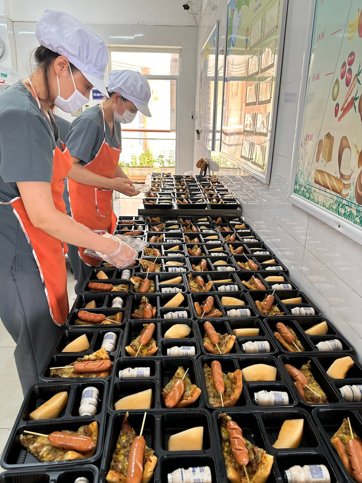 Trường Mầm Non Thịnh Liệt Liên hoan chia tay trẻ mẫu giáo lớn (5-6 tuổi) ra trường: Chủ đề: "Quà tháng 5 – Em là hoa hồng nhỏ"- Ảnh 1.