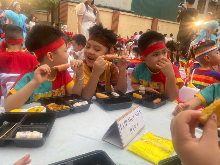 Trường Mầm Non Thịnh Liệt Liên hoan chia tay trẻ mẫu giáo lớn (5-6 tuổi) ra trường: Chủ đề: "Quà tháng 5 – Em là hoa hồng nhỏ"- Ảnh 3.