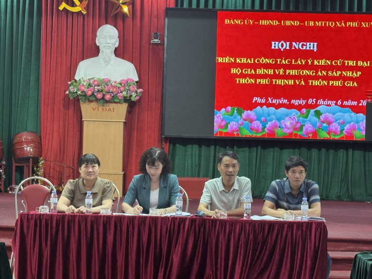 XÃ PHÚ XUYÊN TỔ CHỨC LẤY Ý KIẾN NHÂN DÂN ĐỐI VỚI PHƯƠNG ÁN SẮP XẾP THÔN, NÂNG CAO HIỆU QUẢ QUẢN LÝ Ở CƠ SỞ- Ảnh 12.