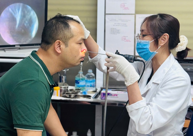 Coi chừng nhập viện vì thói quen sử dụng đá lạnh để giải nhiệt mùa hè- Ảnh 1.
