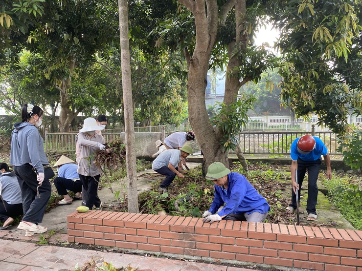 Phúc Lộc ra quân vệ sinh môi trường hưởng ứng phong trào thi đua "Toàn dân chung tay bảo vệ môi trường, vì Thủ đô xanh - sạch - đẹp"- Ảnh 9.