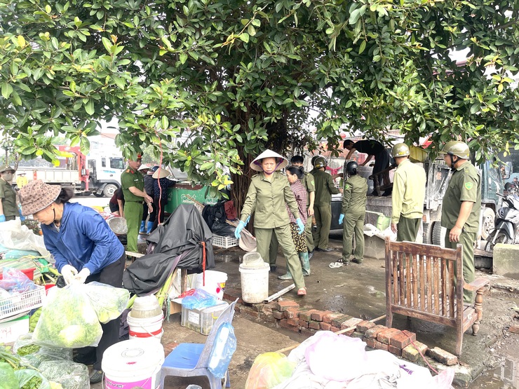 Phúc Lộc ra quân vệ sinh môi trường hưởng ứng phong trào thi đua "Toàn dân chung tay bảo vệ môi trường, vì Thủ đô xanh - sạch - đẹp"- Ảnh 14.