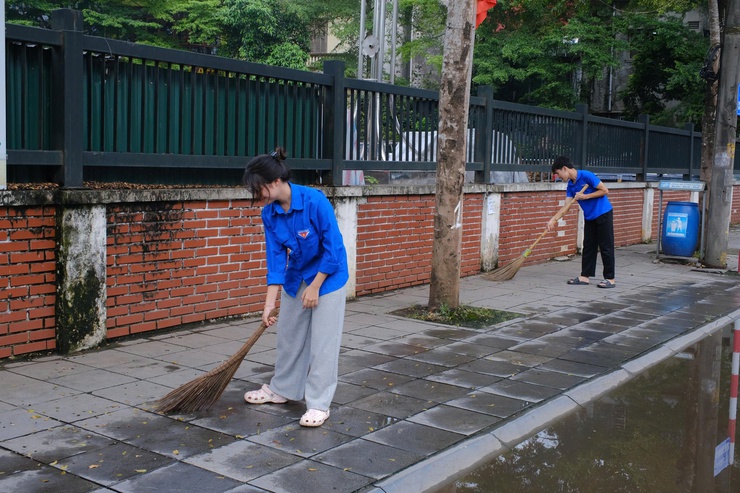Phường Chương Mỹ ra quân hưởng ứng phong trào thi đua “Toàn dân chung tay bảo vệ môi trường, vì Thủ đô xanh - sạch - đẹp”- Ảnh 8.