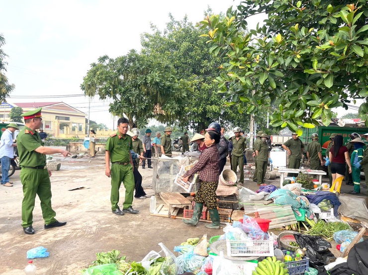 Phúc Lộc ra quân vệ sinh môi trường hưởng ứng phong trào thi đua "Toàn dân chung tay bảo vệ môi trường, vì Thủ đô xanh - sạch - đẹp"- Ảnh 17.