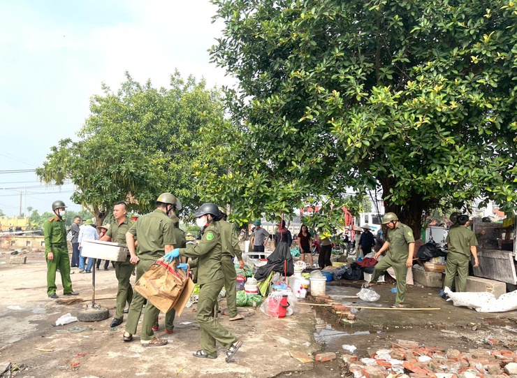 Phúc Lộc ra quân vệ sinh môi trường hưởng ứng phong trào thi đua "Toàn dân chung tay bảo vệ môi trường, vì Thủ đô xanh - sạch - đẹp"- Ảnh 15.