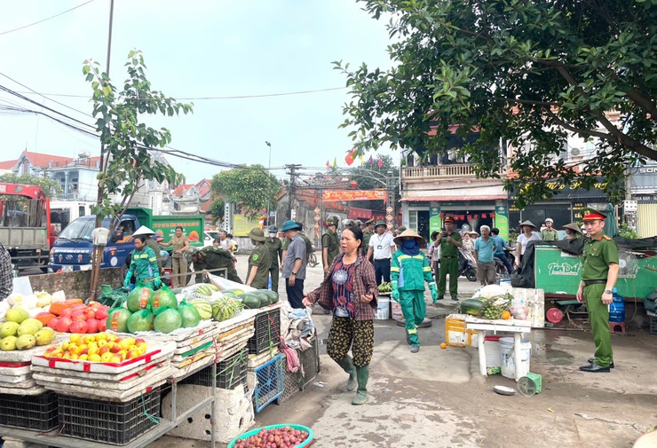 Phúc Lộc ra quân vệ sinh môi trường hưởng ứng phong trào thi đua "Toàn dân chung tay bảo vệ môi trường, vì Thủ đô xanh - sạch - đẹp"- Ảnh 19.