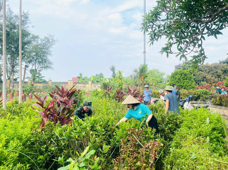 Phúc Lộc ra quân vệ sinh môi trường hưởng ứng phong trào thi đua "Toàn dân chung tay bảo vệ môi trường, vì Thủ đô xanh - sạch - đẹp"- Ảnh 8.