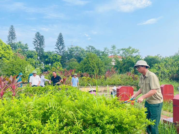 Phúc Lộc ra quân vệ sinh môi trường hưởng ứng phong trào thi đua "Toàn dân chung tay bảo vệ môi trường, vì Thủ đô xanh - sạch - đẹp"- Ảnh 6.
