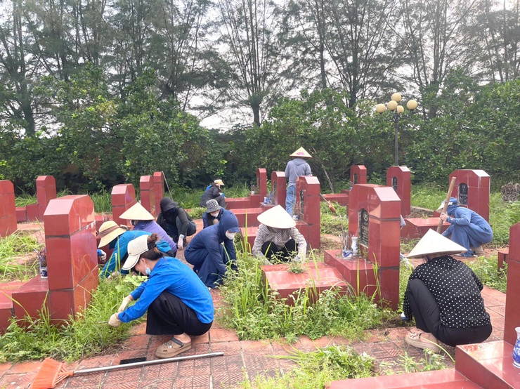 Phúc Lộc ra quân vệ sinh môi trường hưởng ứng phong trào thi đua "Toàn dân chung tay bảo vệ môi trường, vì Thủ đô xanh - sạch - đẹp"- Ảnh 7.