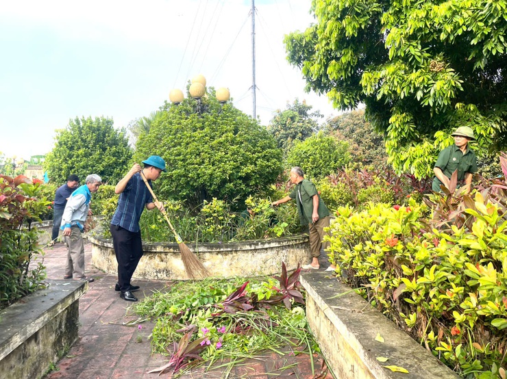 Phúc Lộc ra quân vệ sinh môi trường hưởng ứng phong trào thi đua "Toàn dân chung tay bảo vệ môi trường, vì Thủ đô xanh - sạch - đẹp"- Ảnh 5.