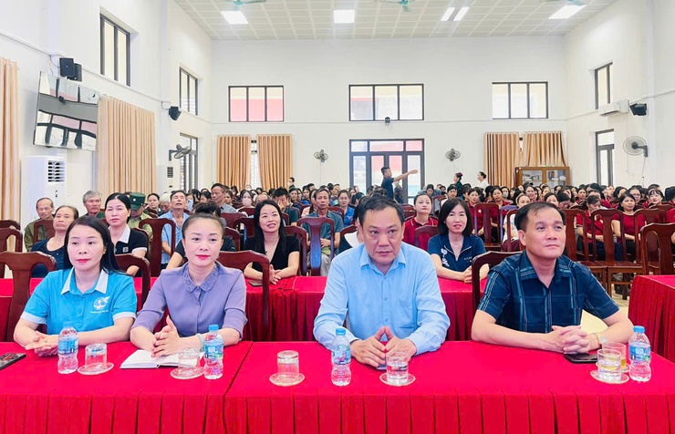 Phúc Lộc ra quân vệ sinh môi trường hưởng ứng phong trào thi đua "Toàn dân chung tay bảo vệ môi trường, vì Thủ đô xanh - sạch - đẹp"- Ảnh 1.