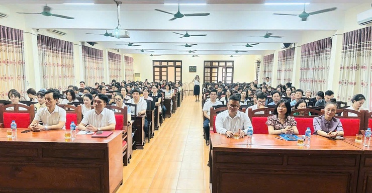 Hội nghị tập huấn hướng dẫn sử dụng hệ thống quản lý văn bản điều hành, chữ ký số; ứng dụng AI và chuyển đổi số trong các đơn vị sự nghiệp trên địa bàn xã Phúc Lộc năm 2026- Ảnh 2.